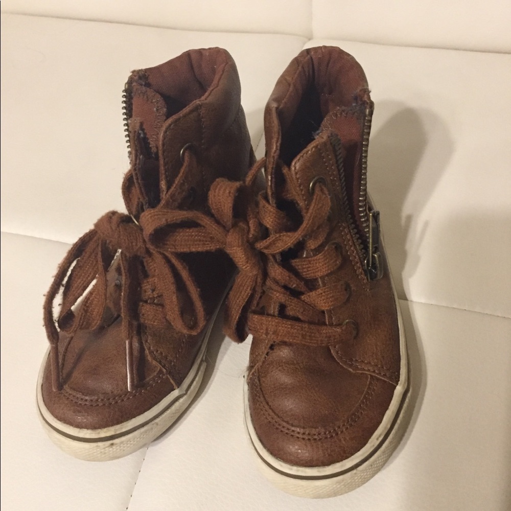 🔴 Cat and Jack size 8 toddler high top sneakers